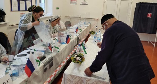 На избирательном участке Ингушетии. Фото  Умара Йовлоя для "Кавказского узла"**
